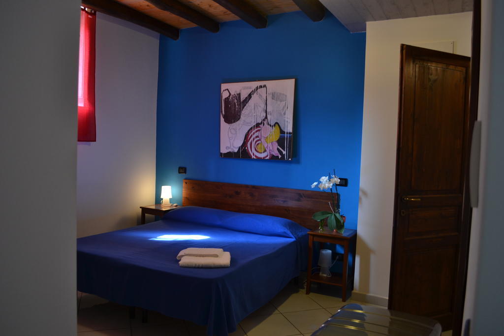 Hotel Bed& Breakfast Maredomus Milazzo Habitación foto